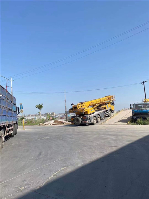 方城县25吨吊车的租赁价格大概是多少？